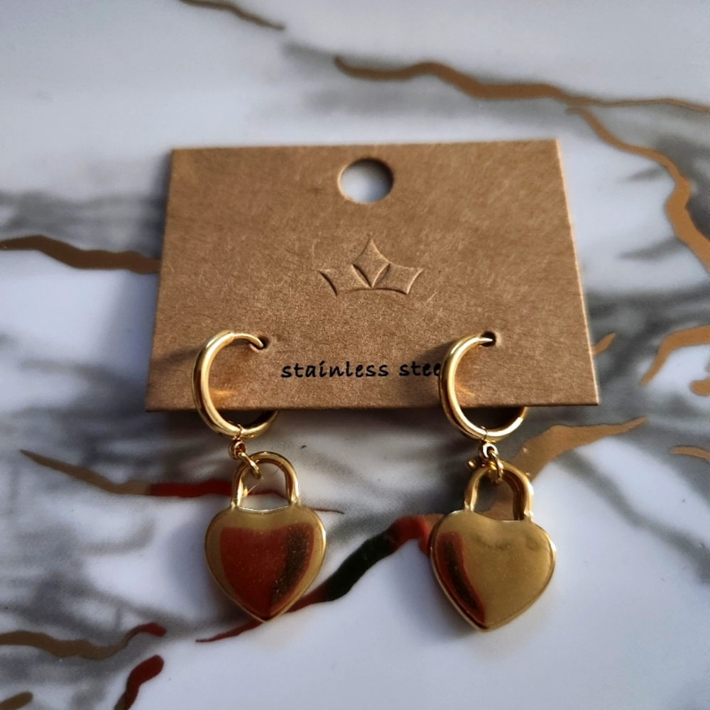 NWT HOOP HEARTS